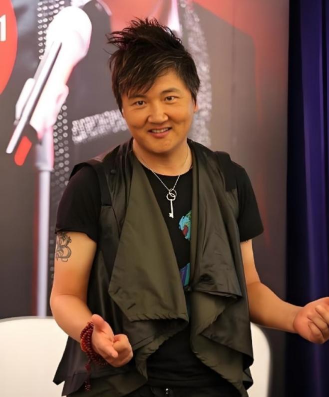 当年的买红妹，那可是春晚舞台上的红人，要颜值有颜值，要名气有底气。
结果呢？
为