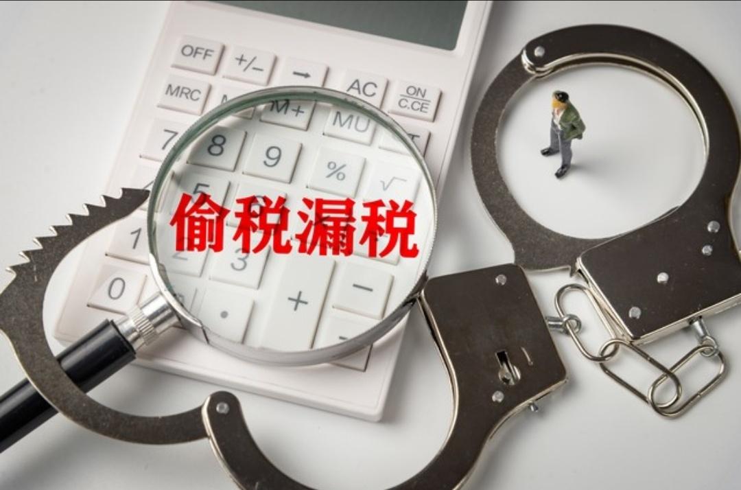 有些网红被公司坑倒是常见，但偷税漏税你要是说你心里没数就别装了……

他还没认识