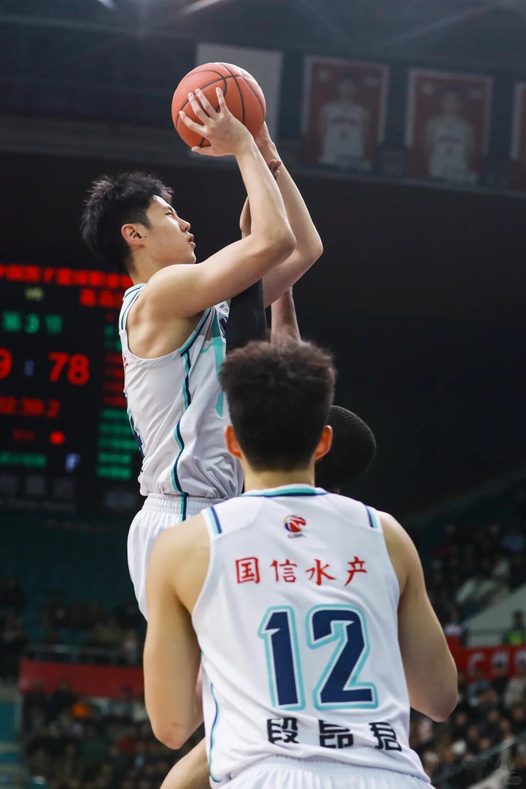 曝北控交易得到青岛球员赵嘉义三分命中率常年稳定38%以上，赵嘉义的到来，能有效解