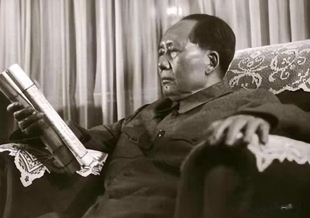 1981年，中央找到了一名叫做李敏的人，告诉她说，她的父亲给她留了三样遗产。

