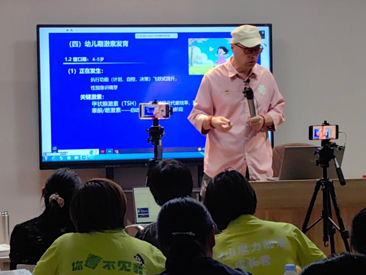 中国的脱口秀最大的问题在于，它不仅仅是一套公知话术体系，更重要的是它是精英体系！
