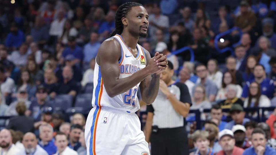 看NBA上咪咕视频，俄克拉荷马雷霆队后卫卡森-华莱士已经同意与球队签下一份5年1