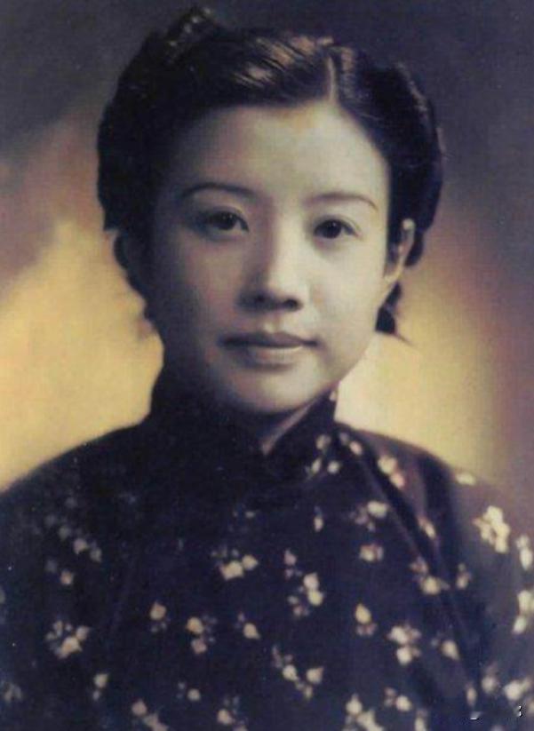 1929年的上海，白色恐怖笼罩全城，国民党特务大肆搜捕共产党人，地下革命工作步步