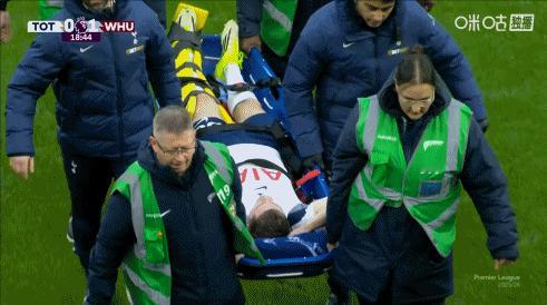 希望只是虚惊一场。。比赛第18分钟，本戴因伤下场，换上斯宾塞。 