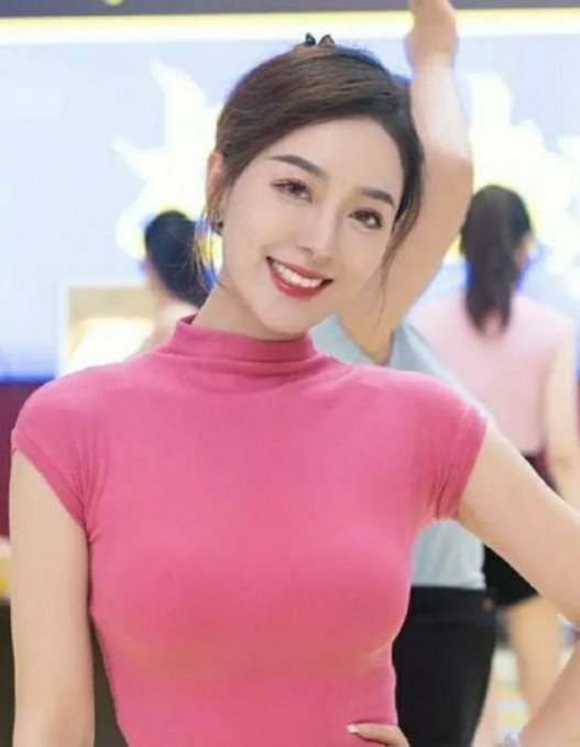 图1是欧美丅台超模，图2是椰树的女模特，换成是你会支持哪个