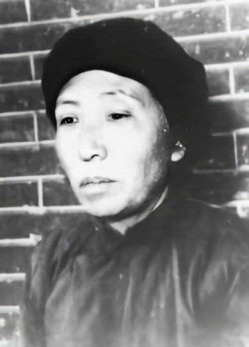 这是大地主刘文彩的五姨太王玉清，谁承想，她竟活到了2003年，享年92岁，正因如