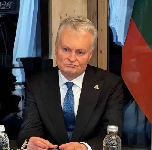 一再挑衅中俄的立陶宛，又迈出了更冒进的一步——主动向美国示好请战，明确表示只要美