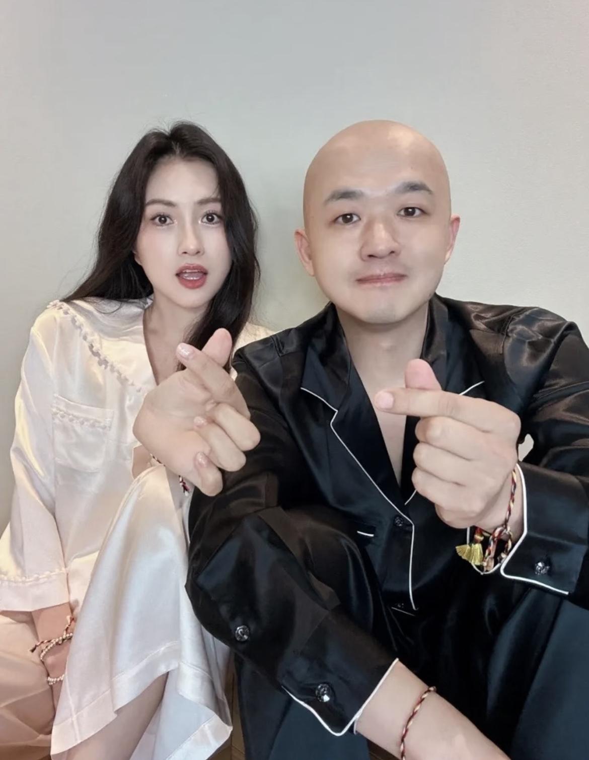 我敢断定，
包文婧是不会和包贝尔离婚的，
倒不是包贝尔很有钱，而是因为包文婧太爱