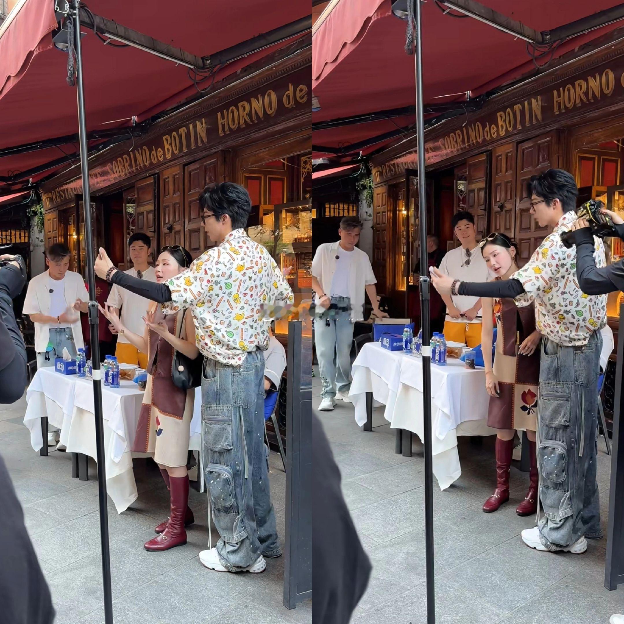 偶遇刘宇宁金靖录节目。不得不说，金靖真的越来越漂亮了，刘宇宁的衬衣很好看，牛仔裤