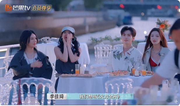 颜安塞纳河上跳火力全开巴黎合伙人颜安在塞纳河上的这段舞蹈太戳了！《火力全开》音乐