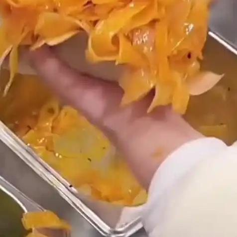 3月14日，西安音乐厅上演了一场硬核的“碳水对决”。首届菜夹饼大赛中，选手王师傅