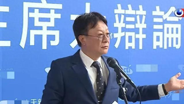 蓝营改选乱成一团，郑丽文连胜文默契出招，洪秀柱关键时刻站出来

台湾蓝营主席改选