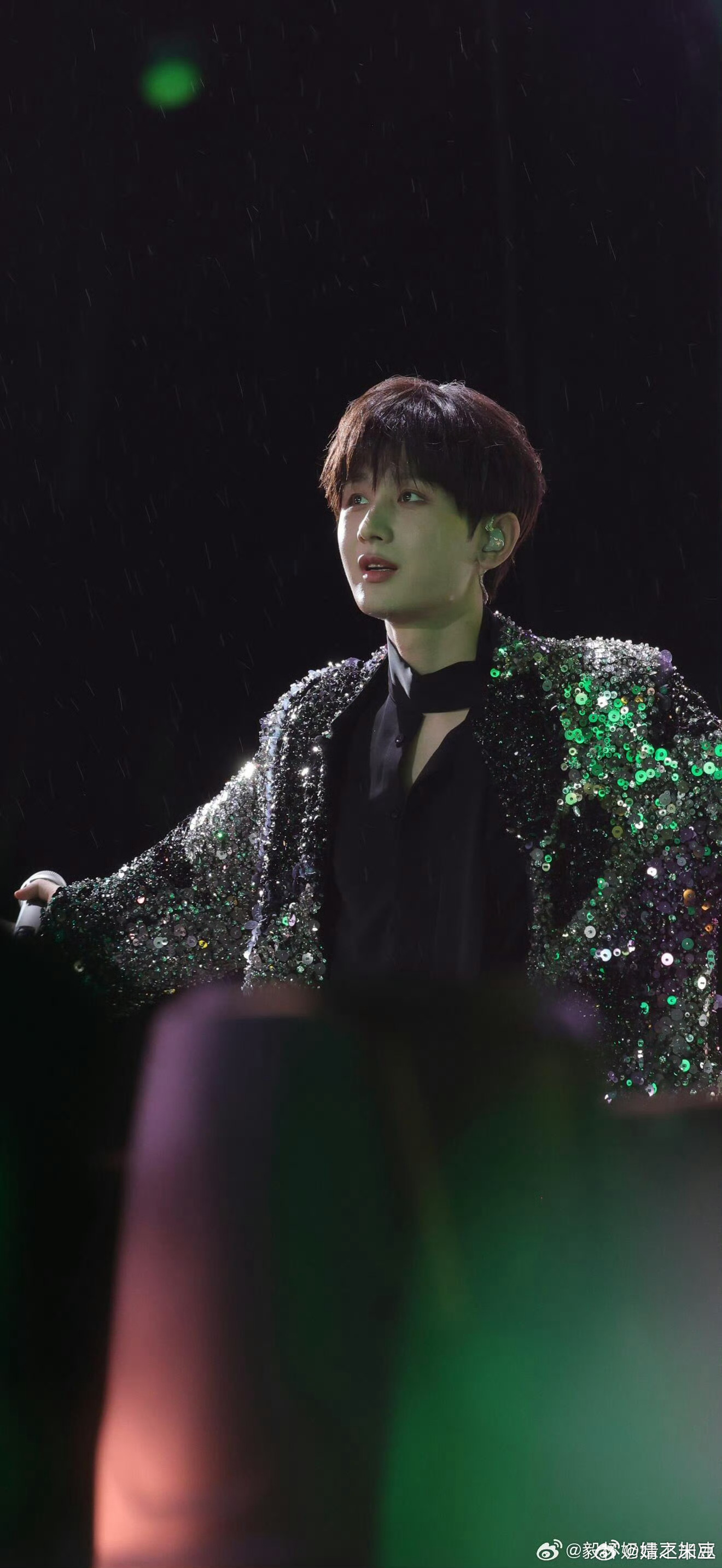 成毅在港拍戏带动当地文旅消费cy林迪安夸成毅肯吃苦没架子央视评价成毅是“当下年轻