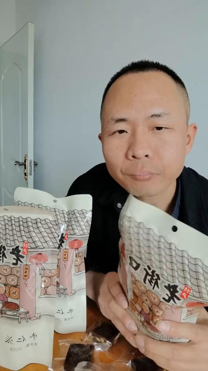 大家好，今天给大家推荐枣仁派，老街口枣仁派。枣仁派挺好吃，而且这一段是二百五十五