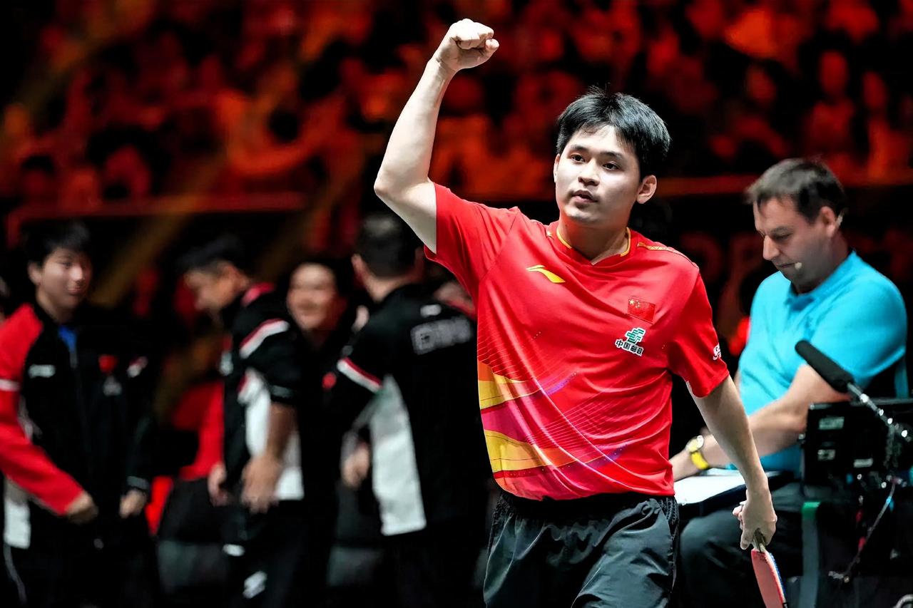 1. 开局高光，创下多项亮眼成绩：这一年他开局势头极猛，新加坡大满贯中一举拿下男