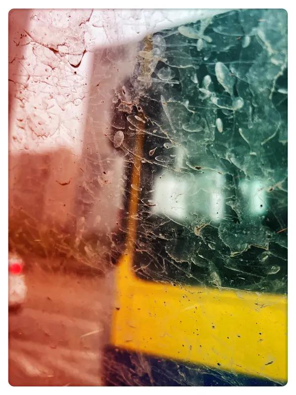 流量这事儿，真让人捉摸不透。就说梁志辉，原本账号半年才三百粉，发十张照片九张没人