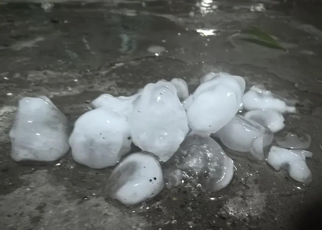 下冰雹了
海淀