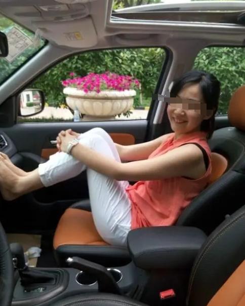 我老婆很少给我爸妈打电话，连发微信都很少！逢年过节她也不爱跟我们家人说话聊天，每