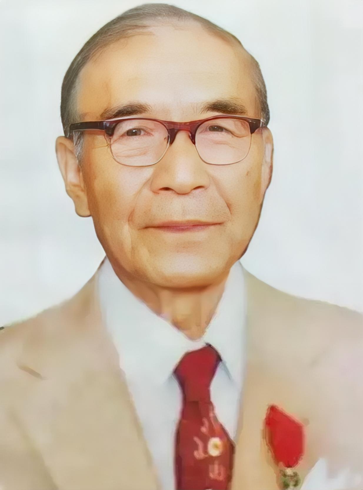 85岁医学泰斗遗嘱引轰动，保姆继承千万家产，16年官司揭开情感真相
一个85岁的
