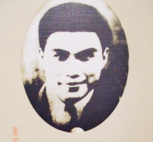 许 晴(1911一1941.7.24)原名许多，安徽歙县人，生于江苏扬州。192