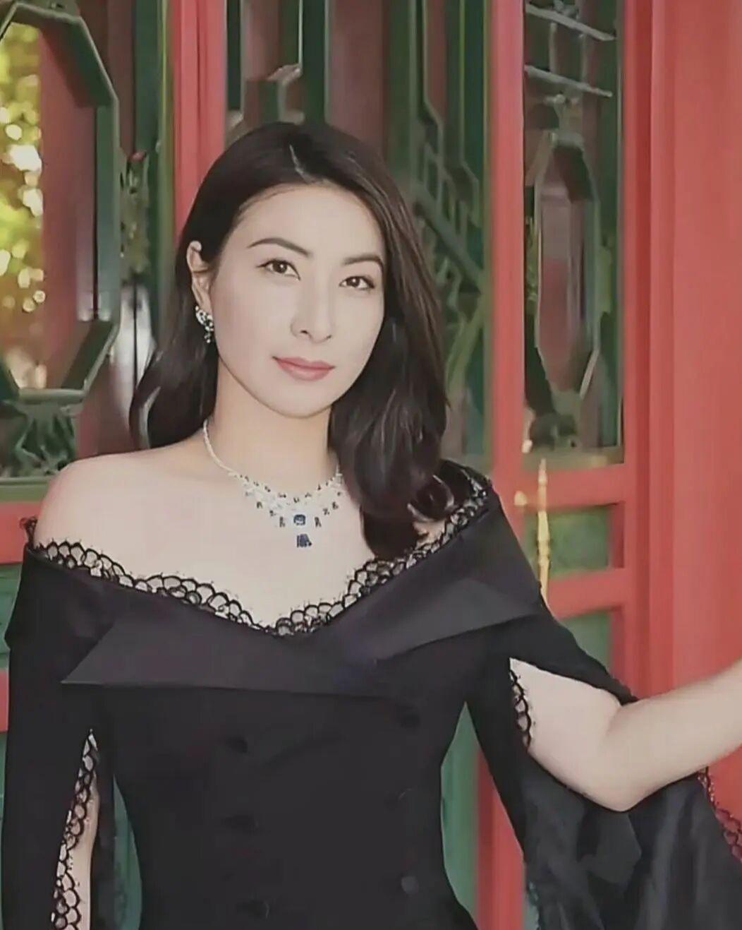 郭晶晶在二零一四年不再返回保定, 那个事情的真实情况里面其实是隐藏着一种难以言说