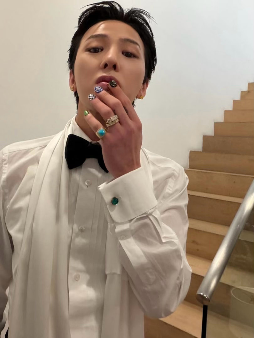有一种风格叫权志龙🌠很多经典造型时至今日依旧被反复借鉴，原创力十足，坐等世巡演