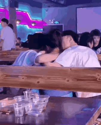 真的很想知道
他们仨是什么关系
有人能看得出来吗