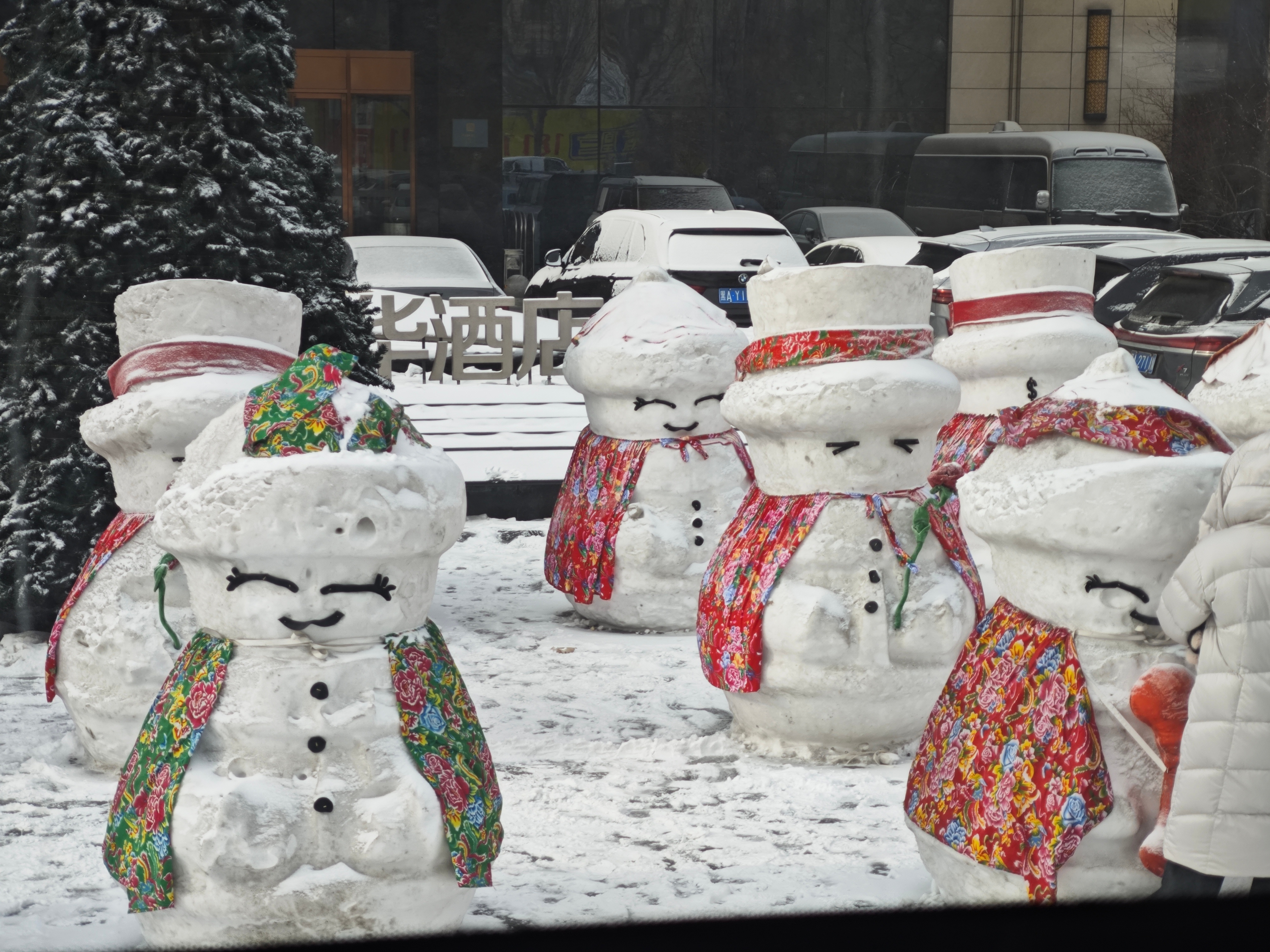 稍显诡异这雪人兵团 