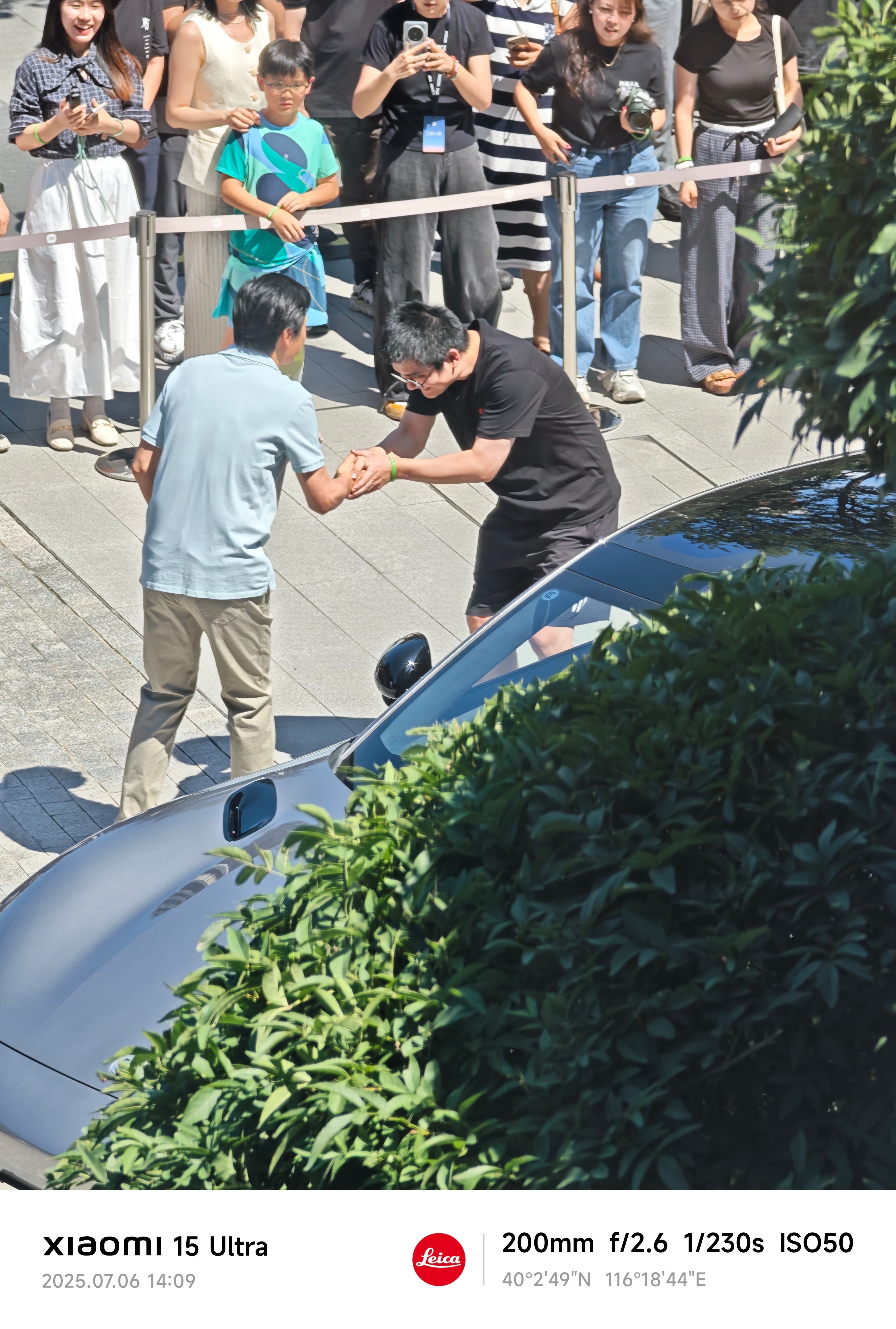 小米YU7开始交付了！这次主打的就是低调，不过诚意依旧拉满，部分车主雷总亲自交车