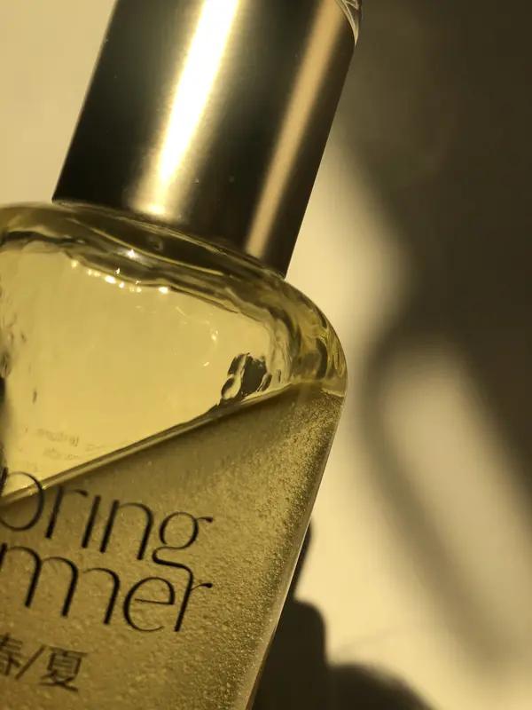 近日，一个叫“怡姿兰”的品牌如同杀出重围的黑马，月销售额直接破亿，在榜单上把HB