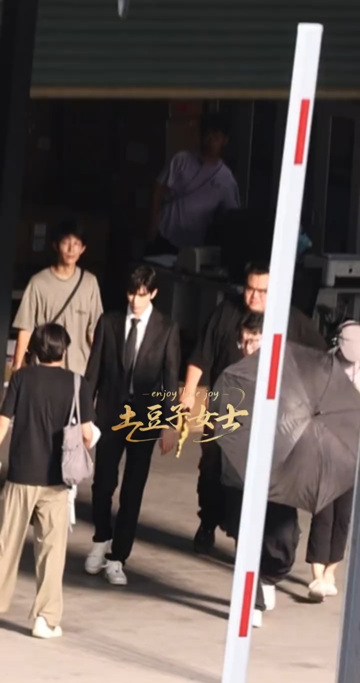 这个是啥工作，夜场小弟？ ​​​