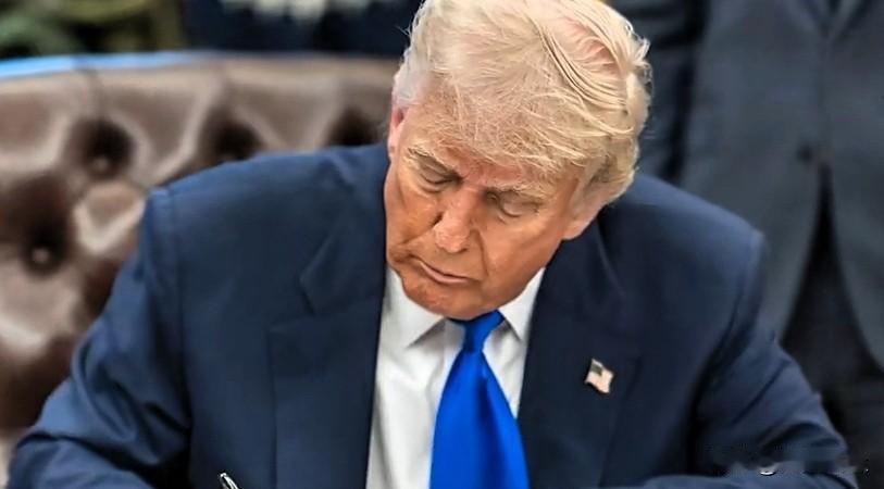 特朗普签署行政命令，由联邦政府接管洛杉矶“噩梦”野火后的重建工作，并称此举将极大