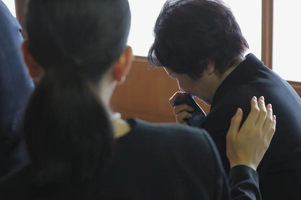 “金钱面前，亲情一文不值！”北京，一男子突发疾病成了植物人，女儿以及前妻不管不顾