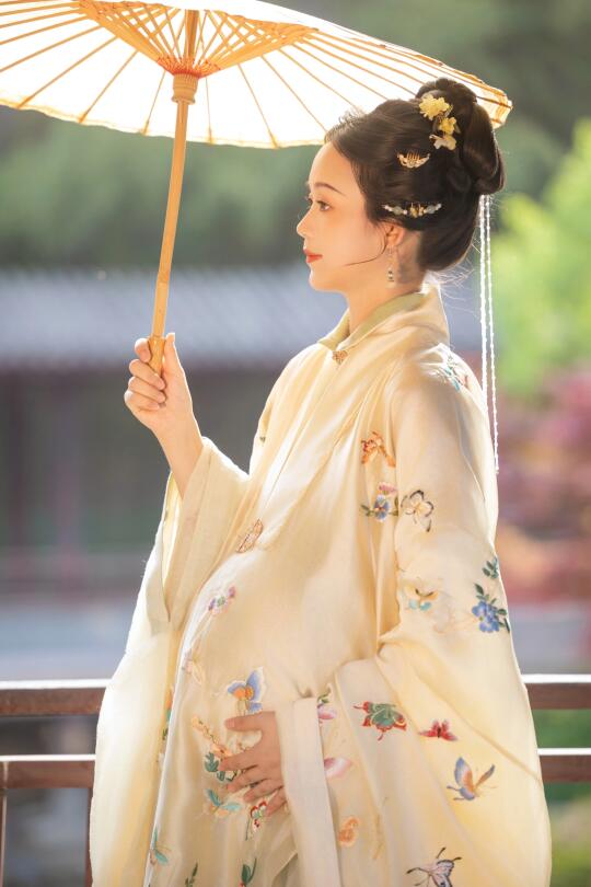 客片 为什么怀孕了依旧这么美这么瘦呀～