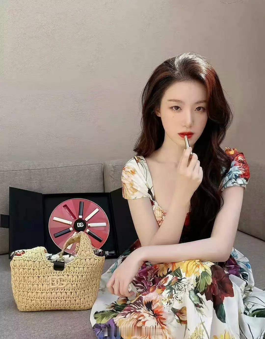 🍉 叶舒华给dg杜嘉班纳做了推广…不是，这姐连rh牌子的推广也接？？？ ​​​