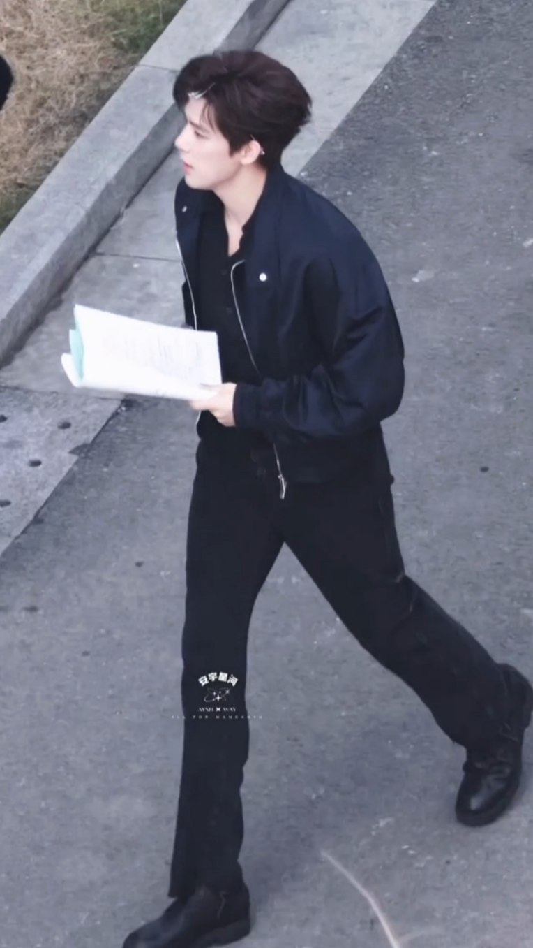 王安宇季清和王安宇想把你和时间藏起来 哥哥腿长2️⃣米8️⃣all black的