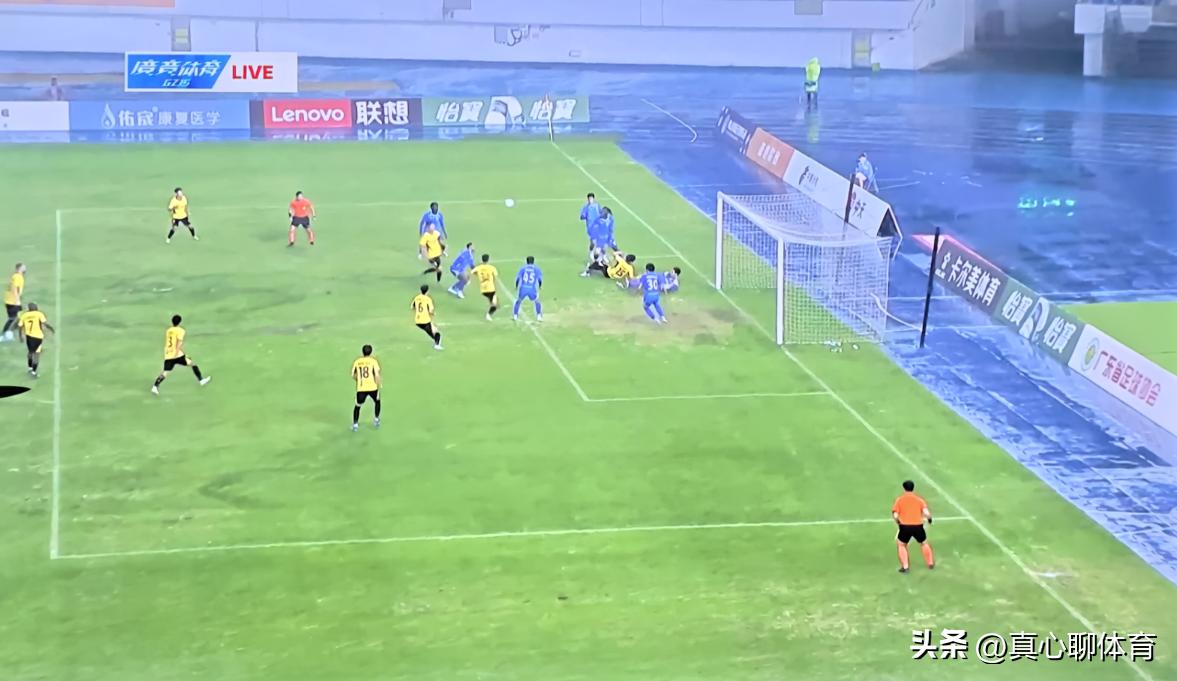 中甲广佛德比佛山南狮在主场南海体育场遗憾地以一球输给了广州豹，遭遇赛季两连败[笑