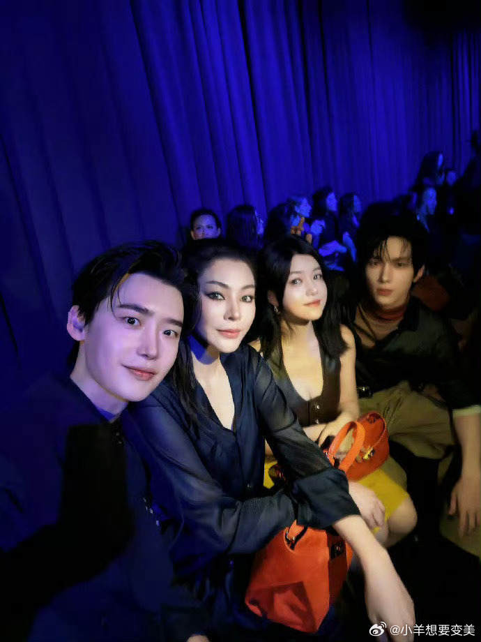 陈妍希李钟硕余承恩秀场合照我的妈呀 二水果还是一如既往的帅啊啊啊啊