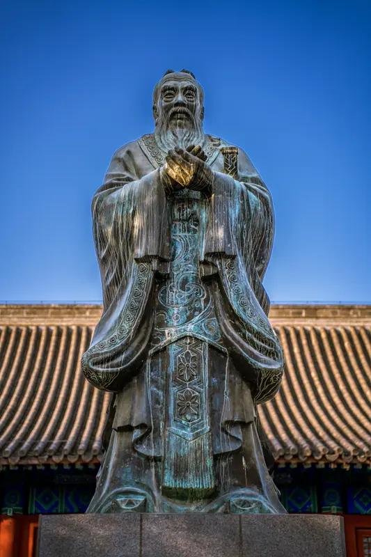 孔子的“述而不作”的“述”是“绍述”，即传承的意思。而“作”是创制、创造的意思。