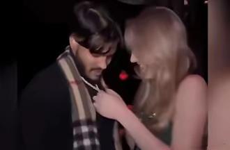 印度人成功点燃了俄罗斯男人的怒火！

现在大量在俄罗斯的印度人在社交网络上发布他