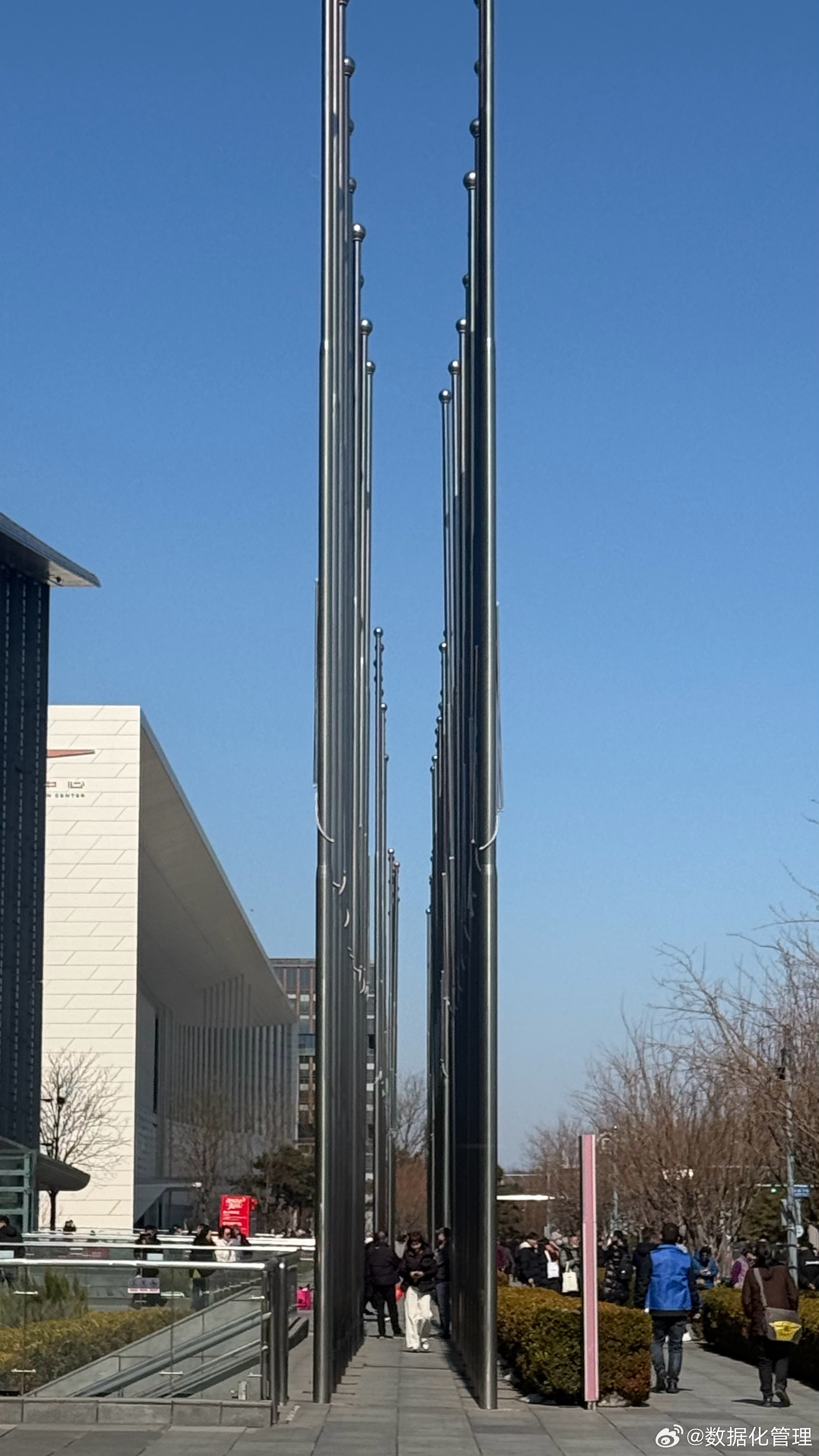 今天北京的天气真不错，这就是字面意义的万里无云了吧。 