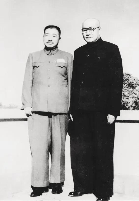 华东军区司令员陈毅，三野的人。西北军区司令员彭德怀，一野的人。谁打下的地盘，谁就