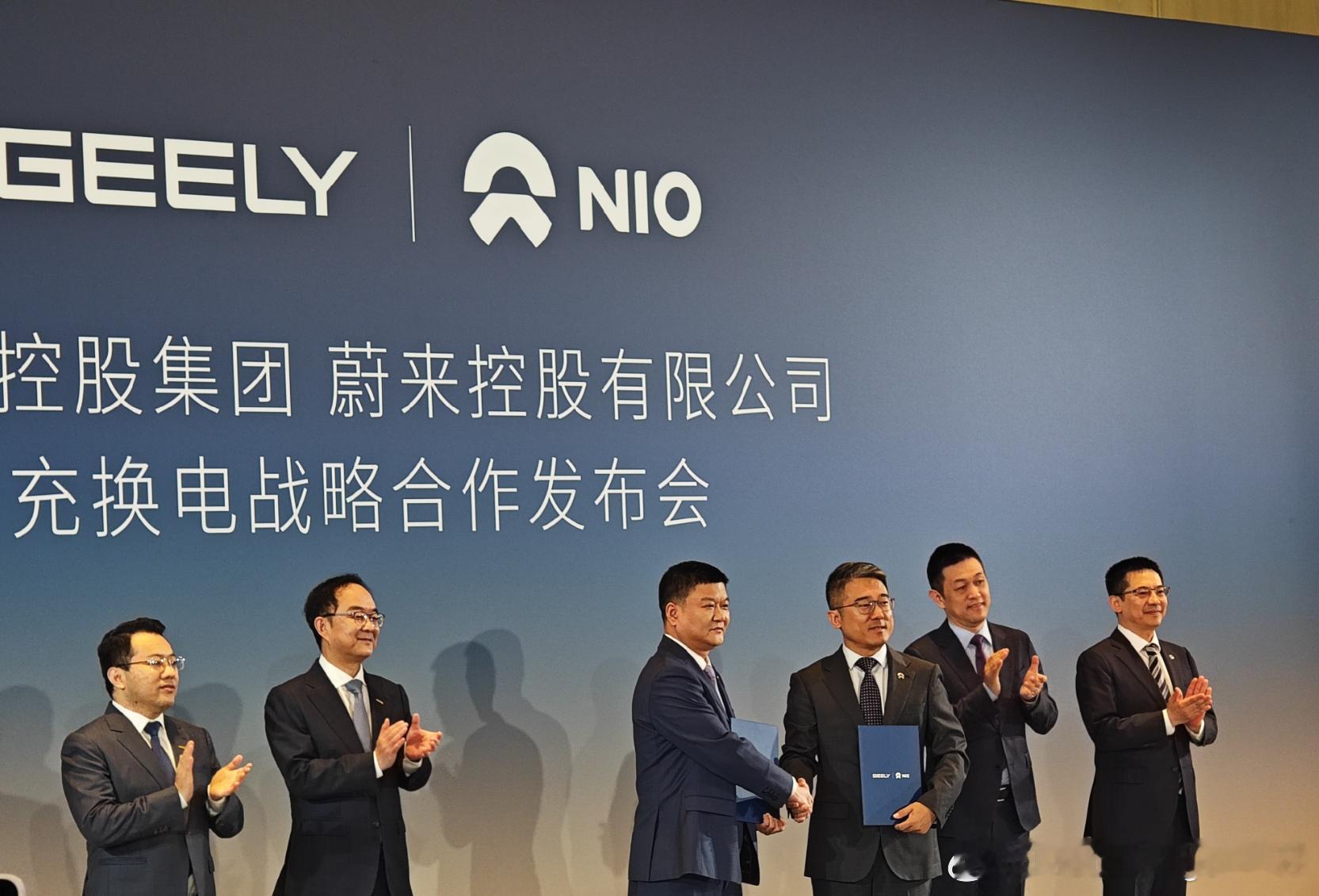 吉利控股6.4亿入股蔚来能源我发现很多别有用心的人逮着这件事就开喷，说什么蔚来尊