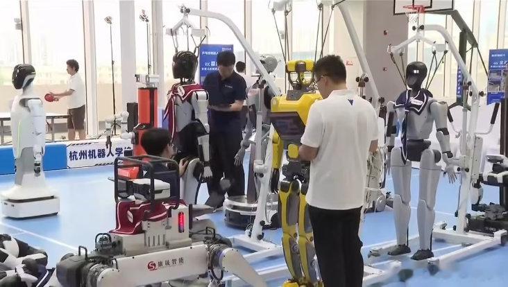 【国内首个机器人学校正式开学，30 台“学生”将接受系统化职业技能培训】据“余杭