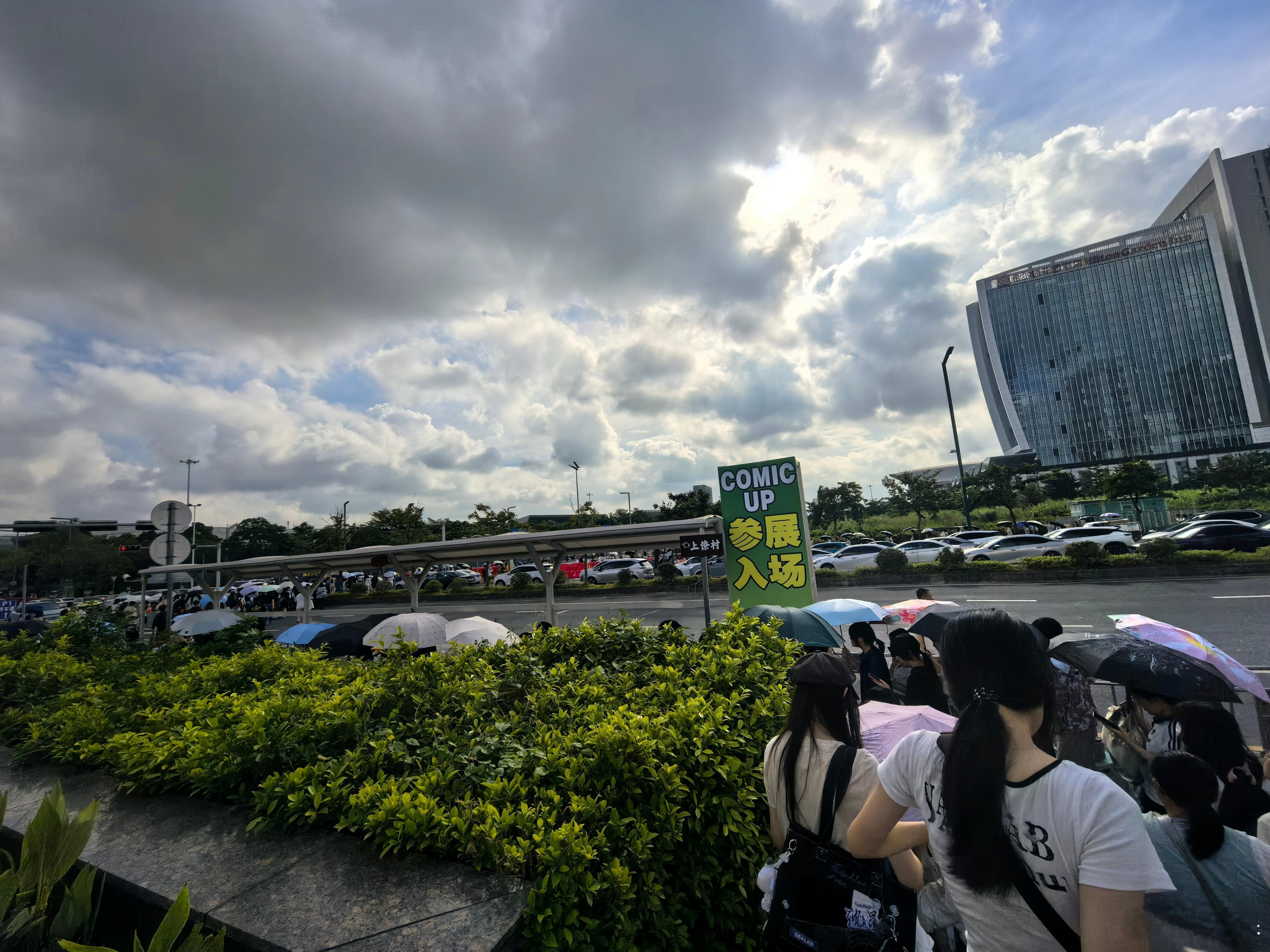 黑云压城城欲摧（。 