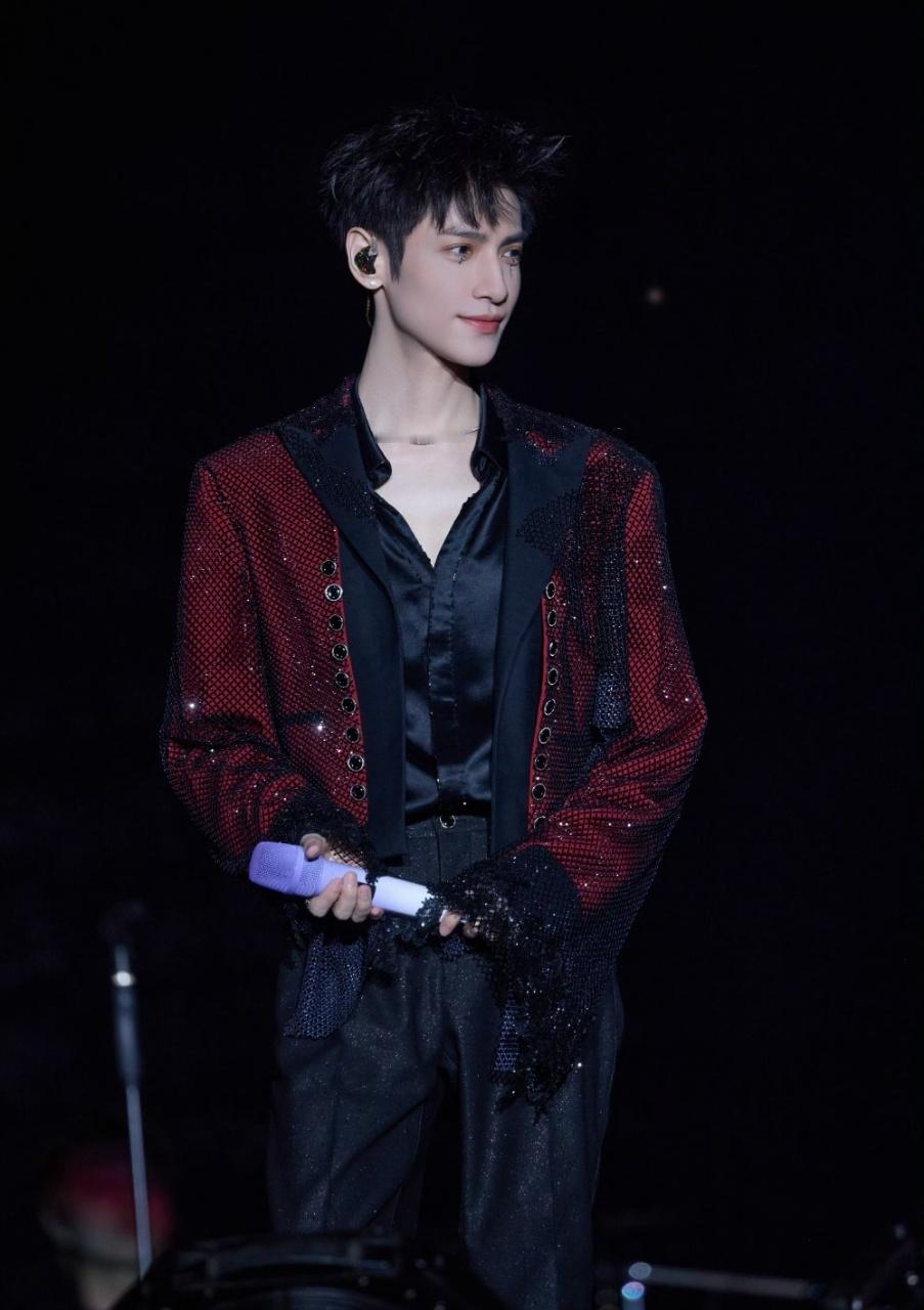 罗云熙发了去年演唱会拍立得罗云熙520卡点营业 今天520的惊喜是罗云熙给的！卡
