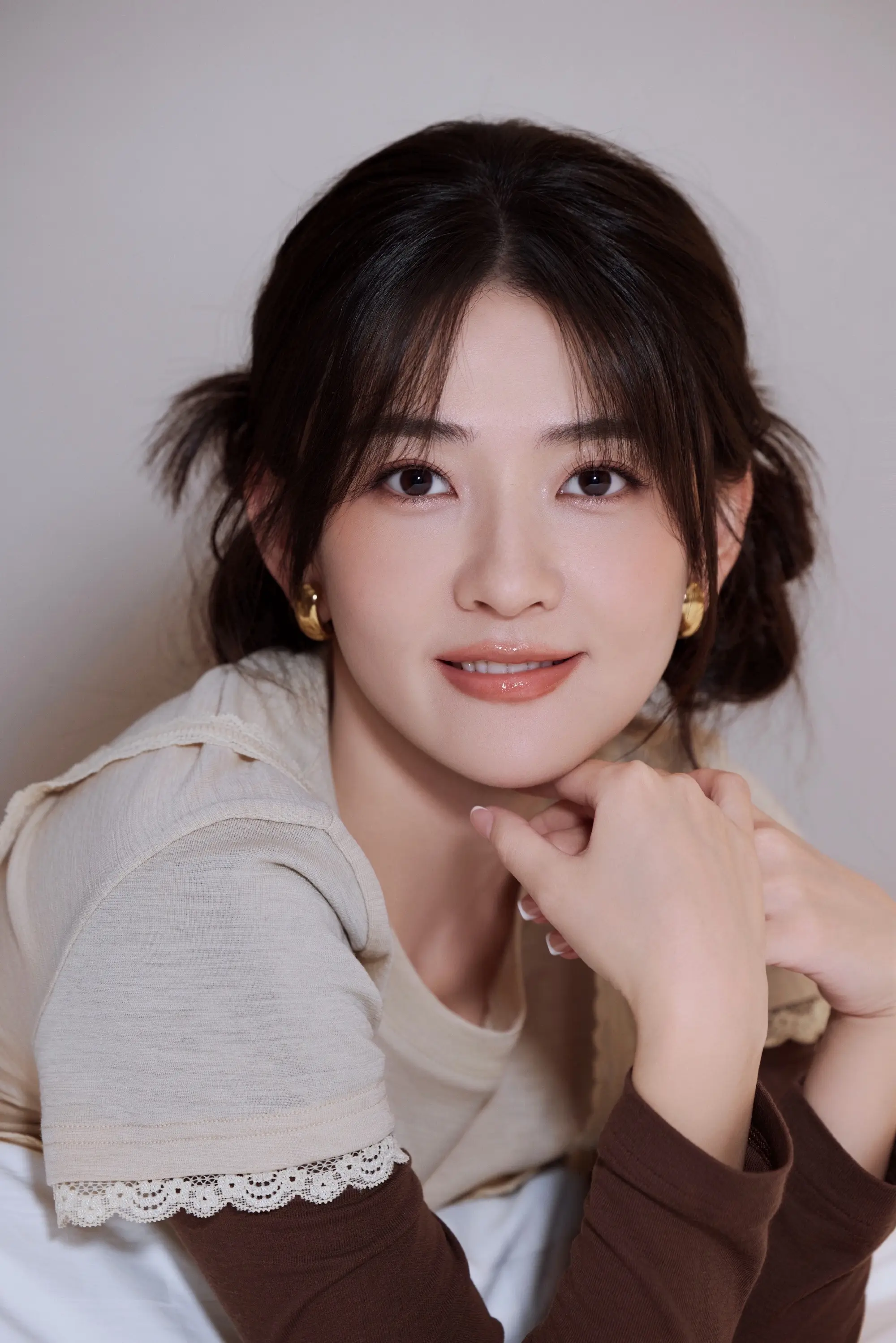 梁洁。