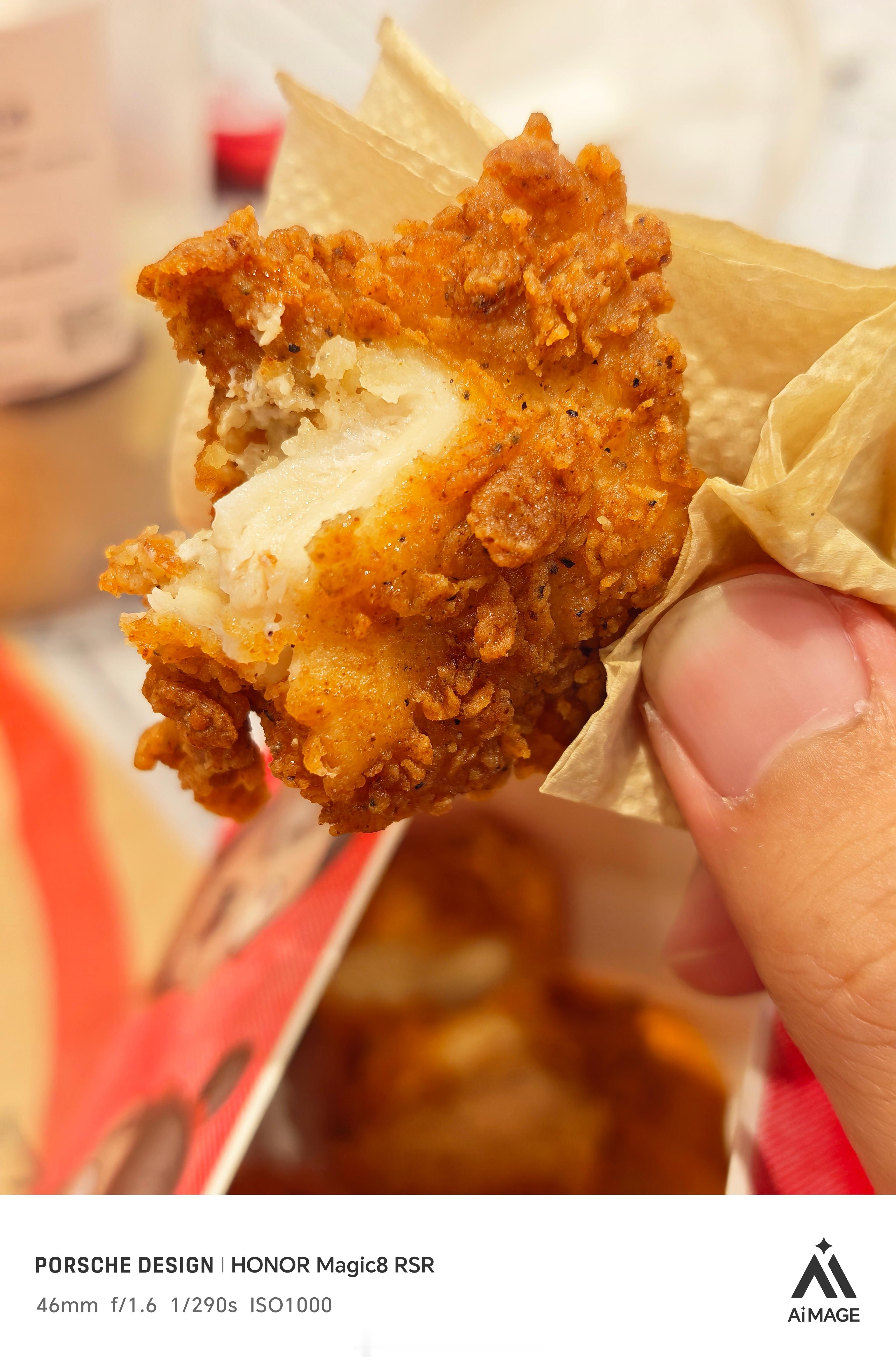 晚安朋友们，该如何评价肯德基的吮指原味鸡块呢？就像是吮指原味鸡卖不掉的鸡胸肉切成