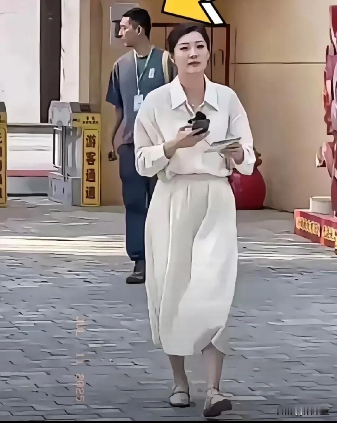 董宇辉这样的领导绝对没有第二个！
在经济形式不好的状况下，他在西安开了兰知春序，