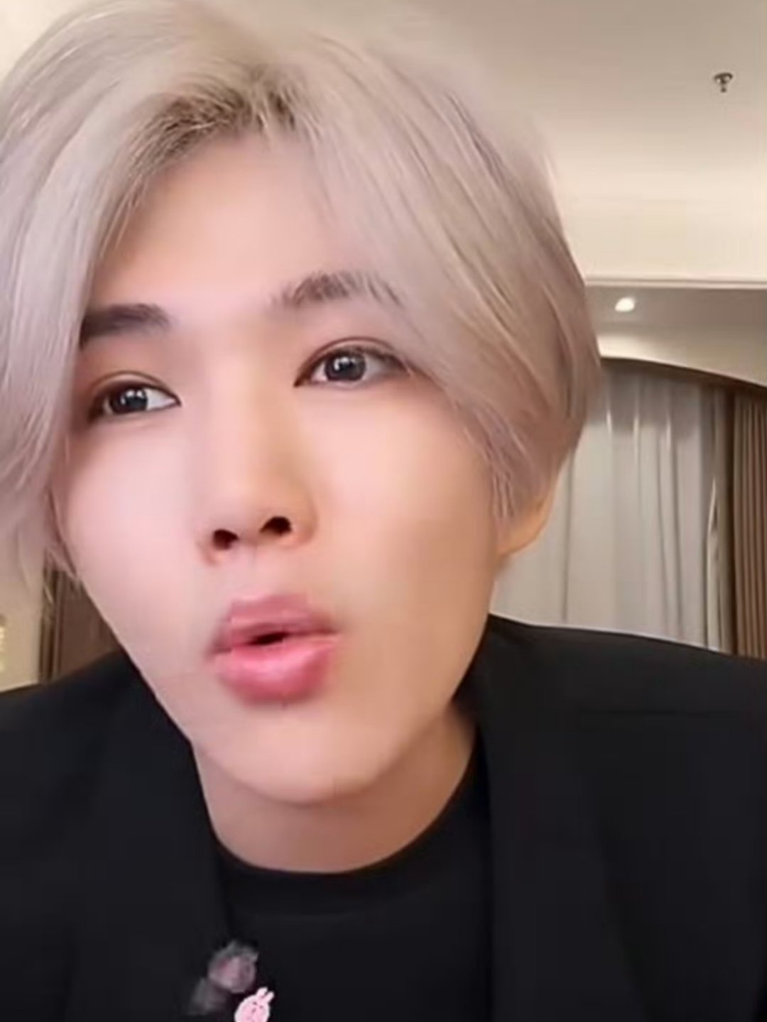 鹿哈或需赔偿消费者26.9亿元 鹿晗最成功的模仿者，网红鹿哈（本名：凌达乐）卖的